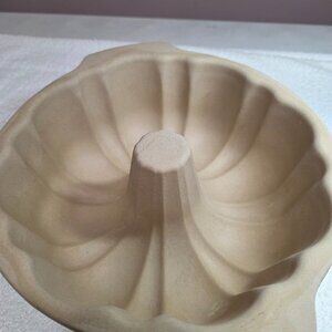 The Pampered Chef Family Heritage fluted bundt stoneware pan